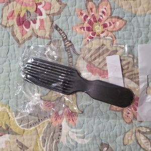 NWT Detangling Brush